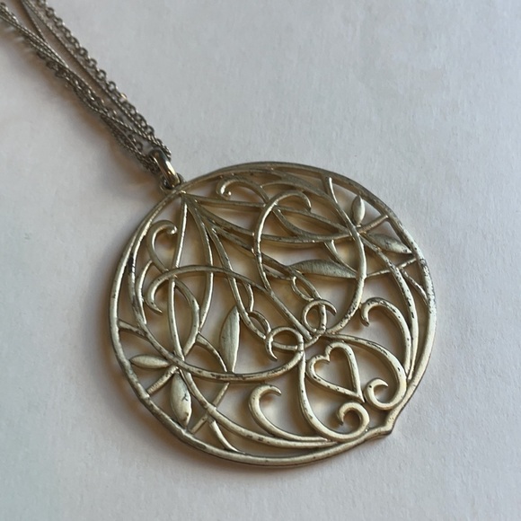 Carolee Gold Circle Pendant Necklace Jewelry - Picture 2 of 5